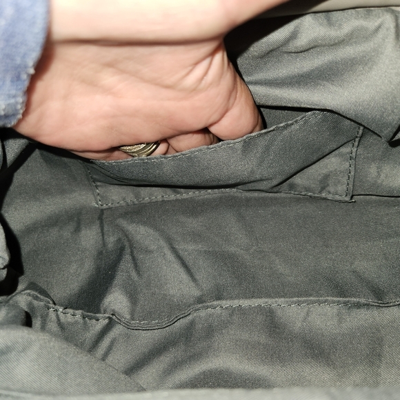 NWT Badgley Mischka Gray Wrapped Frame Clutch With Chain Strap Spring Closure - Picture 3 of 14